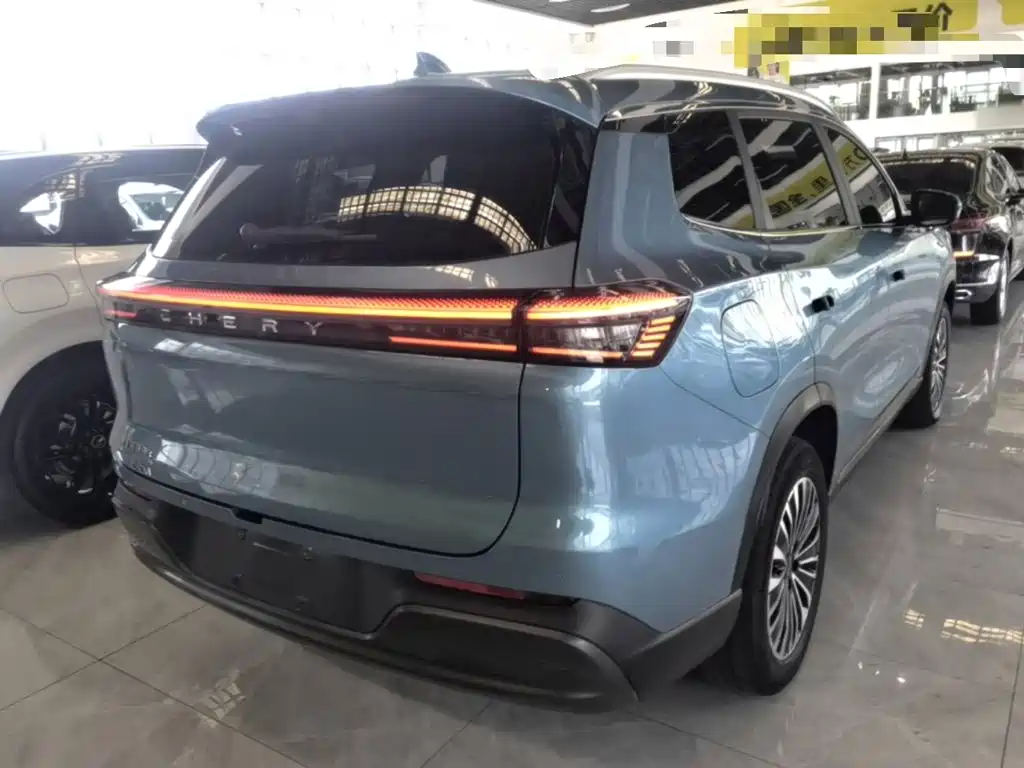 Tiggo 8 PLUS C-DM 1.5 T 116 km Distinguished 5-seat