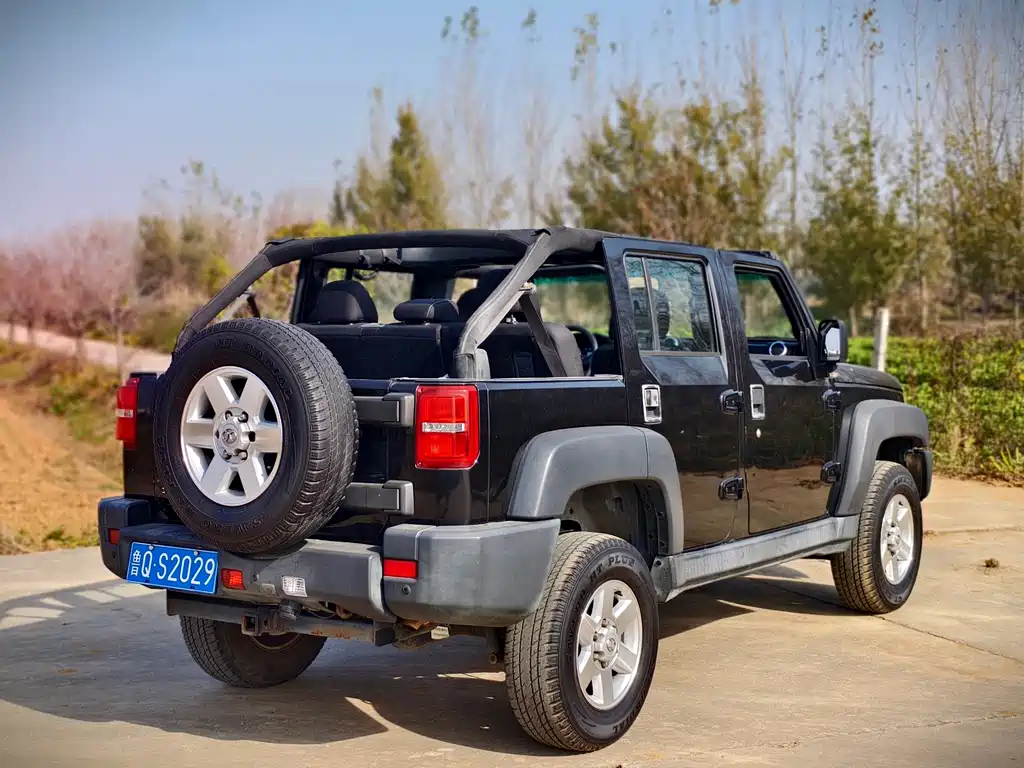 BAIC BJ40 40 L 2.0 T Manual 2 WD Luxury