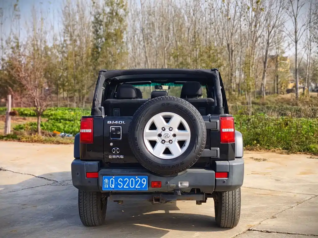 BAIC BJ40 40 L 2.0 T Manual 2 WD Luxury