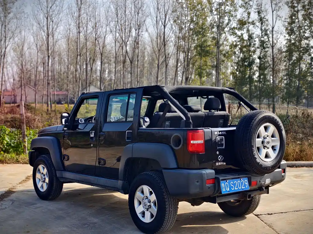BAIC BJ40 40 L 2.0 T Manual 2 WD Luxury