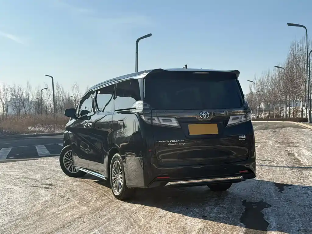 Vellfire Crown Dual Engine 2.5 L HV Supreme