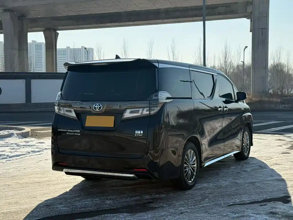 Vellfire Crown Dual Engine 2.5 L HV Supreme