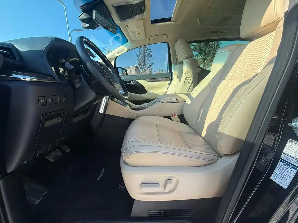 Vellfire Crown Dual Engine 2.5 L HV Supreme