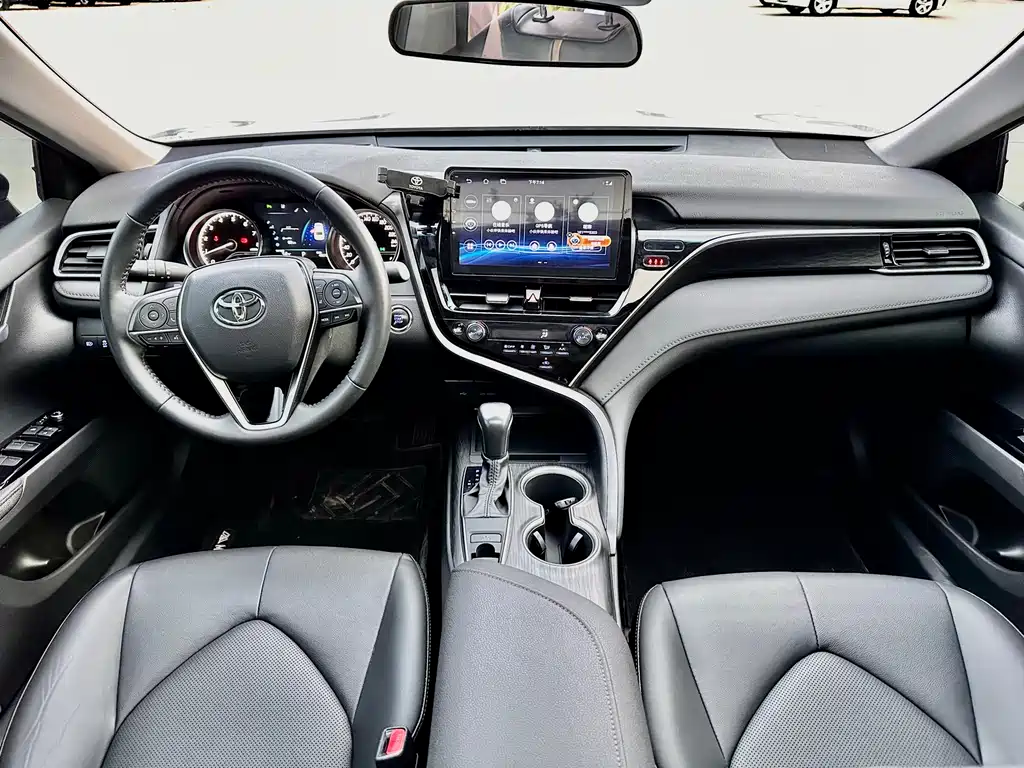 Camry 2.0 G Luxury