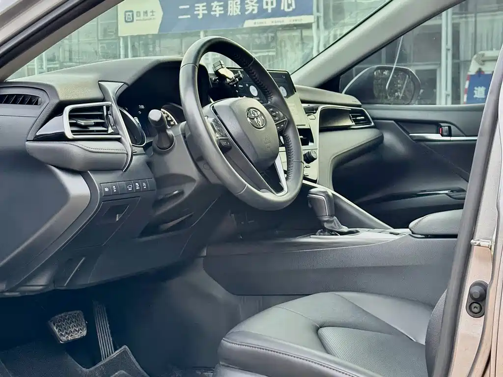 Camry 2.0 G Luxury