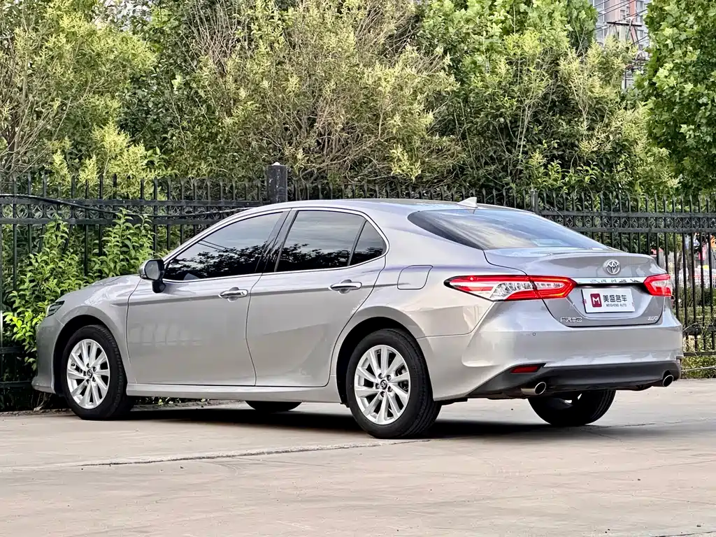 Camry 2.0 G Luxury