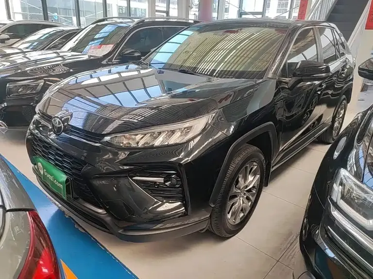 Toyota Wildlander 2.0 L CVT 2 WD Leading