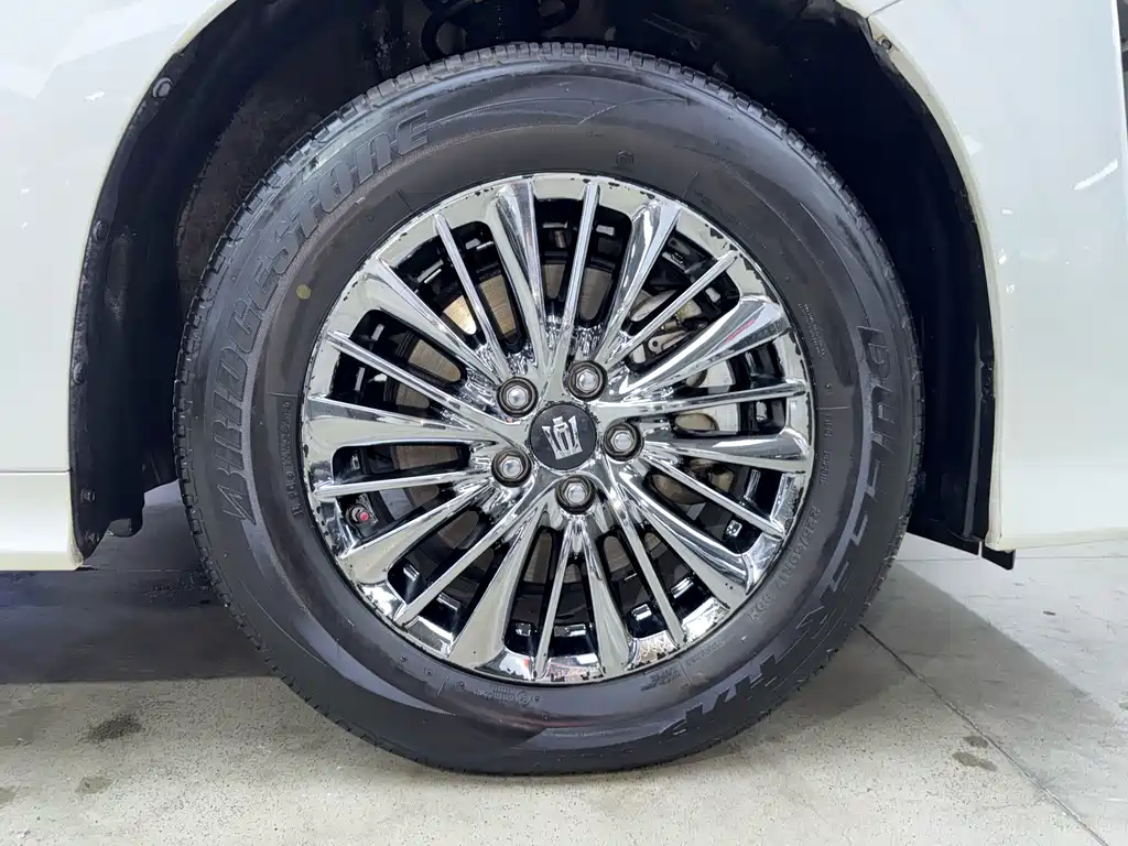 Vellfire Crown Dual Engine 2.5 L HV Distinguished