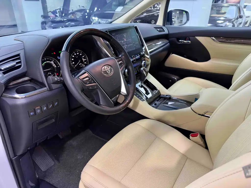 Vellfire Crown Dual Engine 2.5 L HV Distinguished