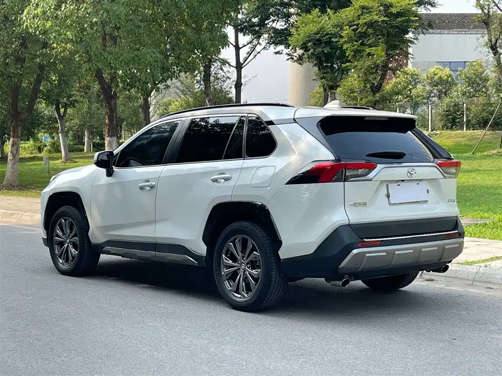 RAV4 2.0 L CVT 2 WD Style Plus