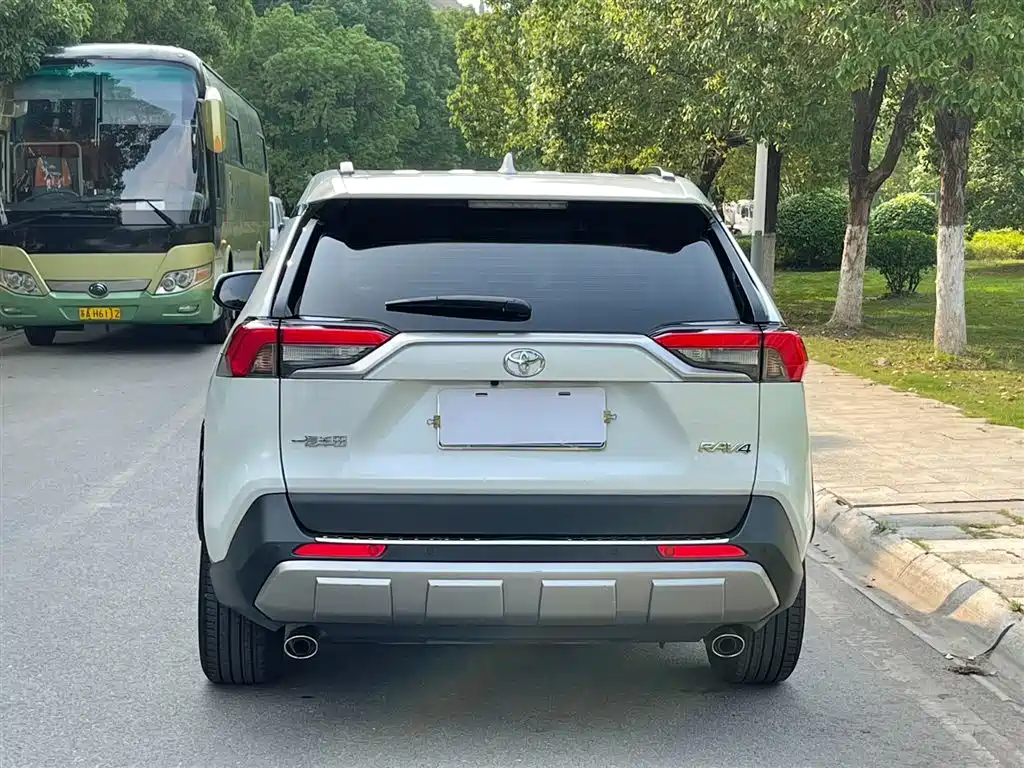 RAV4 2.0 L CVT 2 WD Style Plus