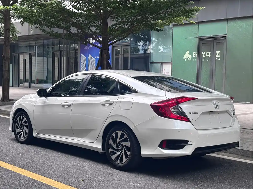 Civic 220 TURBO CVT Luxury