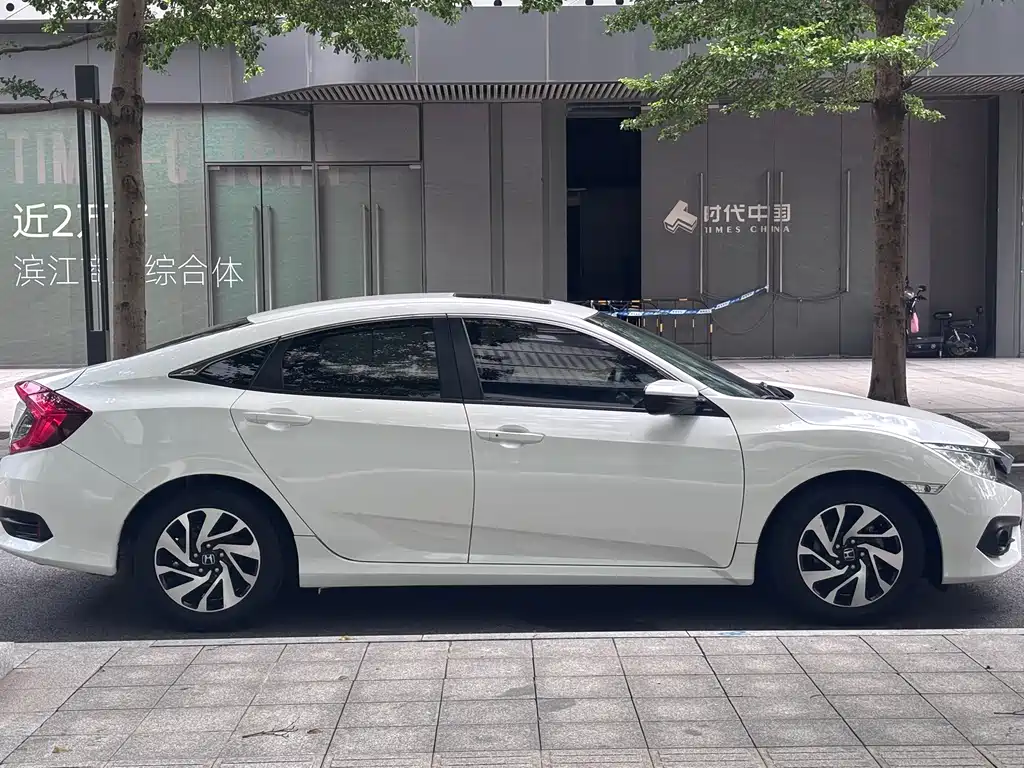 Civic 220 TURBO CVT Luxury