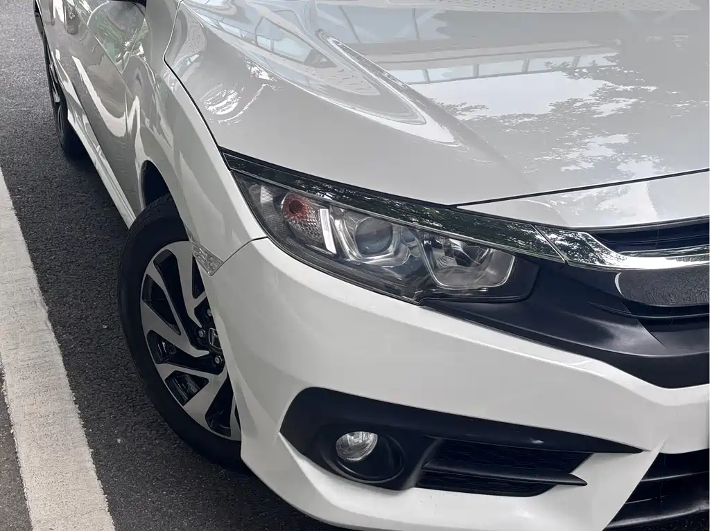 Civic 220 TURBO CVT Luxury
