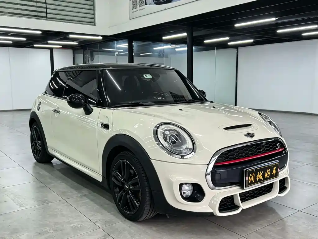 MINI 2.0 T COOPER S Performer