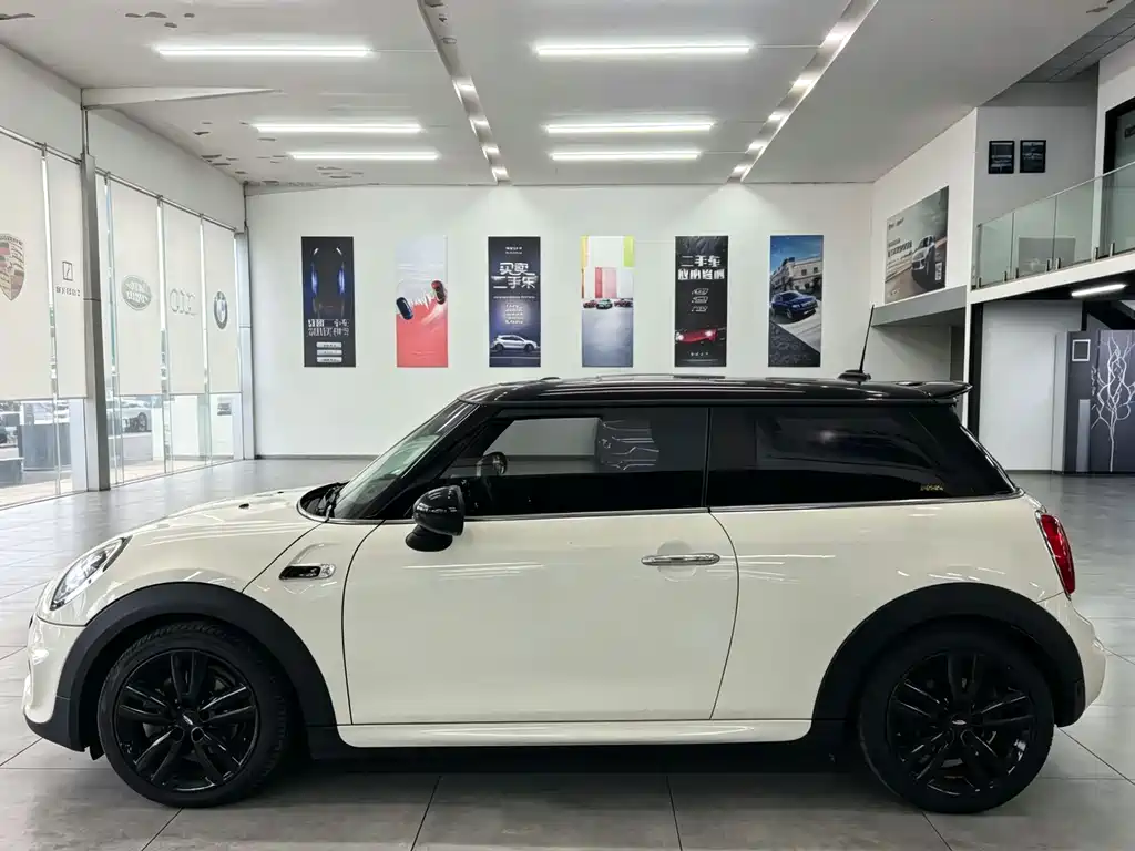 MINI 2.0 T COOPER S Performer
