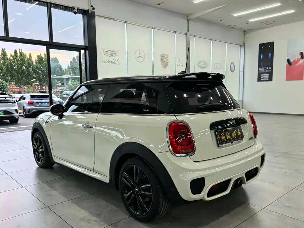 MINI 2.0 T COOPER S Performer