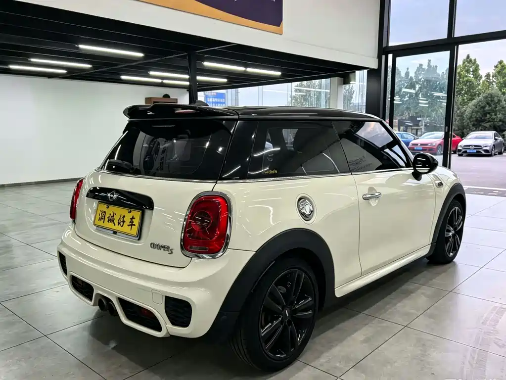 MINI 2.0 T COOPER S Performer