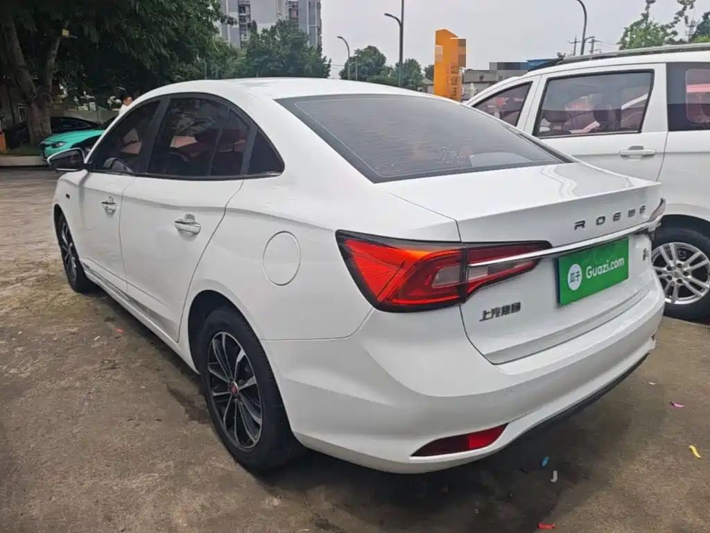 Roewe i5 1.5 L Auto 4 G Connected Leading Luxury Flagship