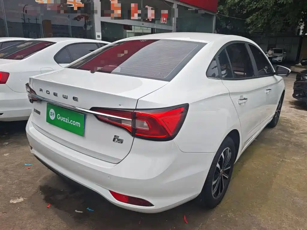 Roewe i5 1.5 L Auto 4 G Connected Leading Luxury Flagship