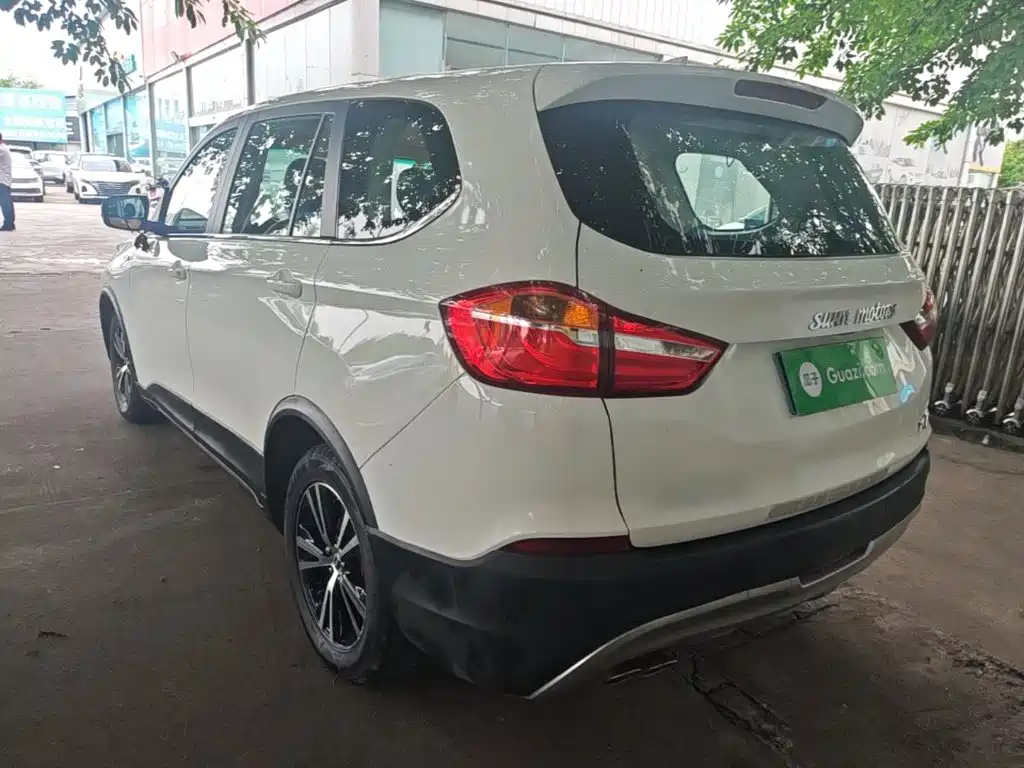 SWM X7 SWM斯威X7 2020款 2.0 L 手动冠军版 7座