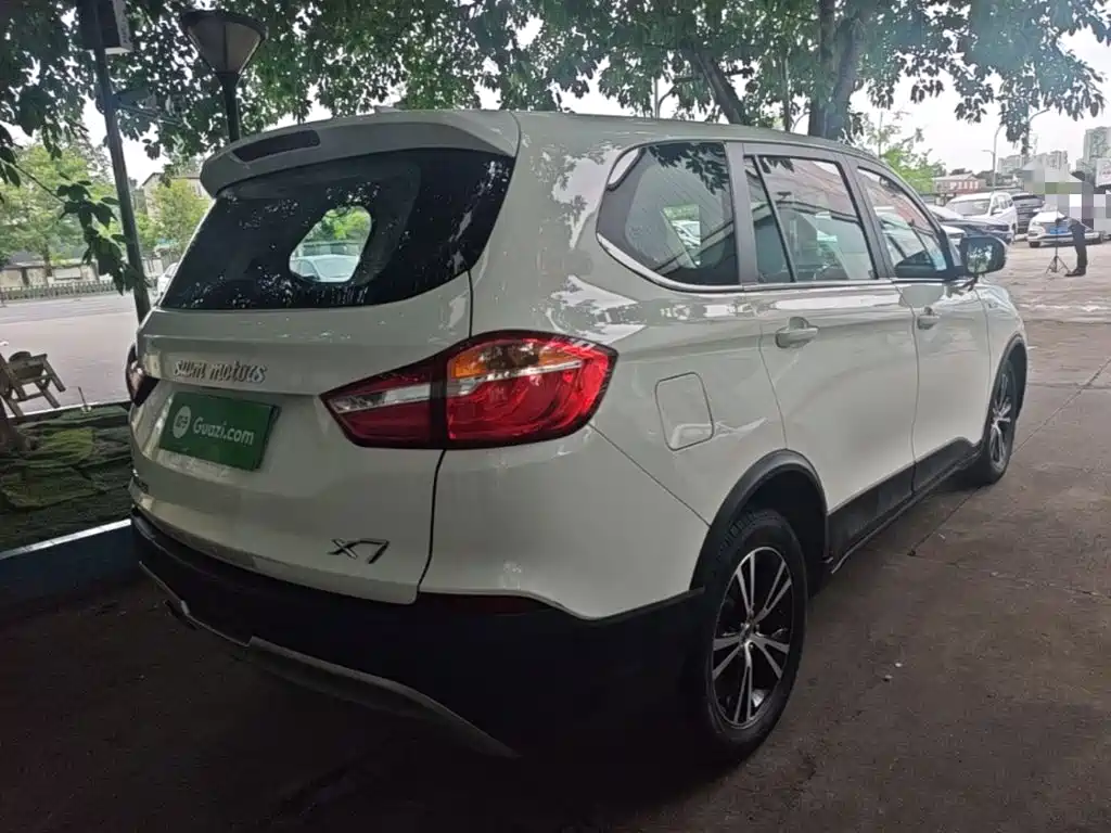 SWM X7 SWM斯威X7 2020款 2.0 L 手动冠军版 7座