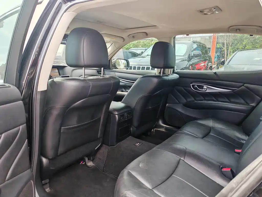 Infiniti Q70 Q70 L 2.5 L Elite