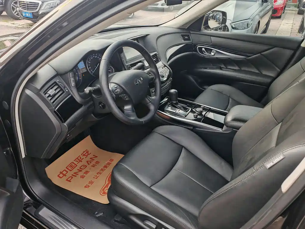 Infiniti Q70 Q70 L 2.5 L Elite