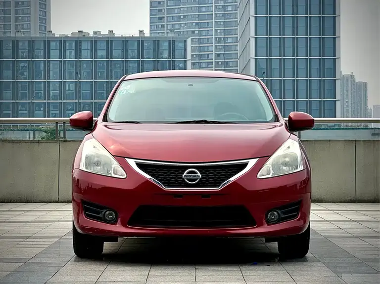 Nissan Tiida 1.6 L CVT Comfort