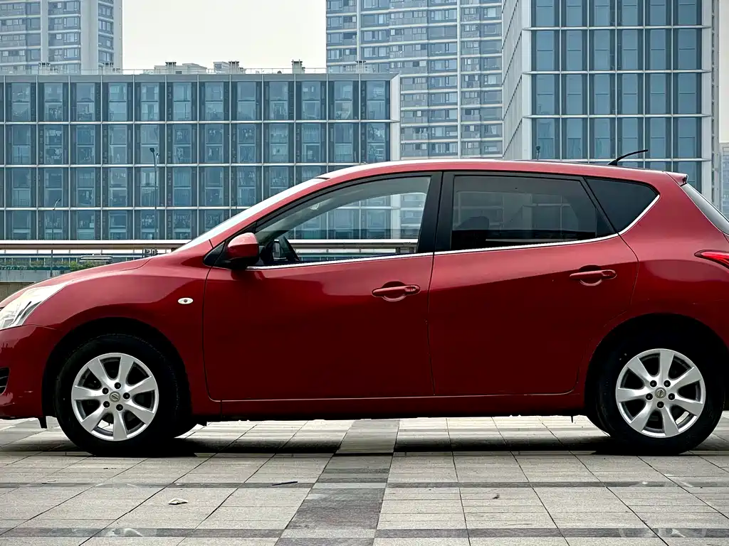 Tiida 1.6 L CVT Comfort