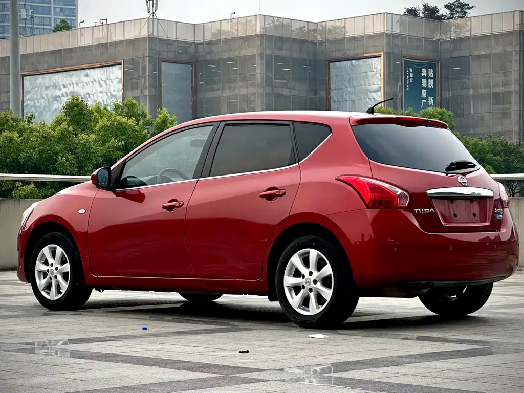 Tiida 1.6 L CVT Comfort