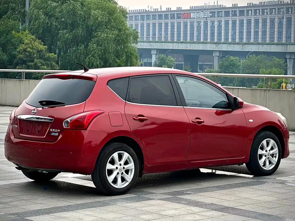 Tiida 1.6 L CVT Comfort