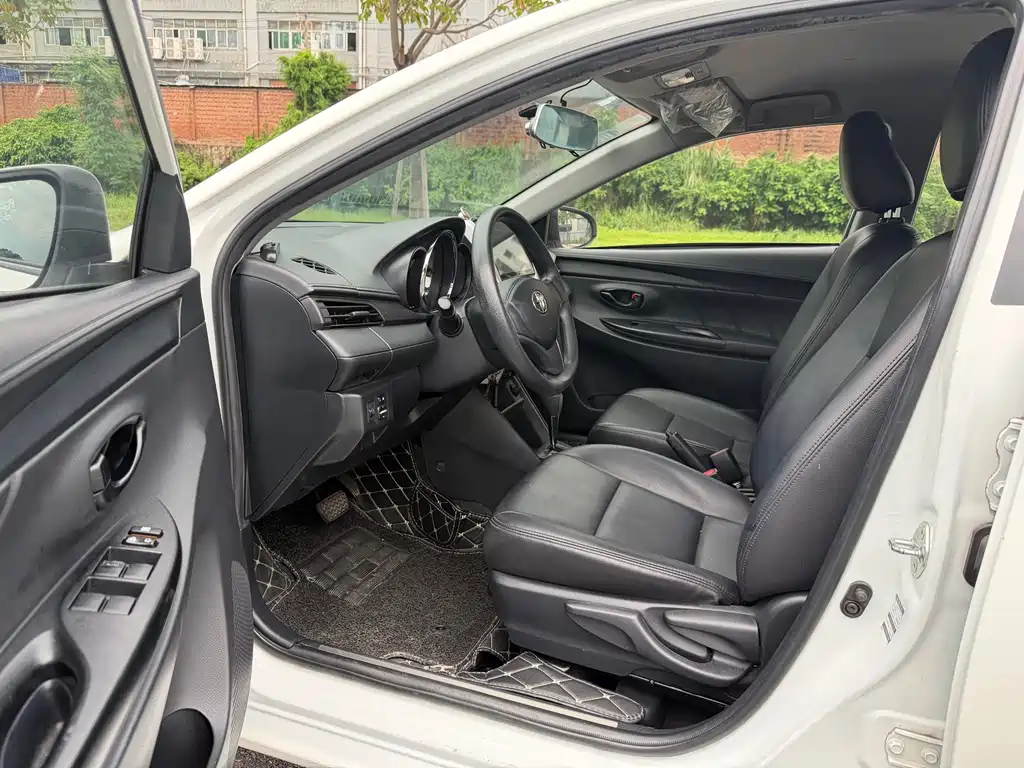 YARiS L Zhixuan 1.5 E CVT Charm Motion CN-VI