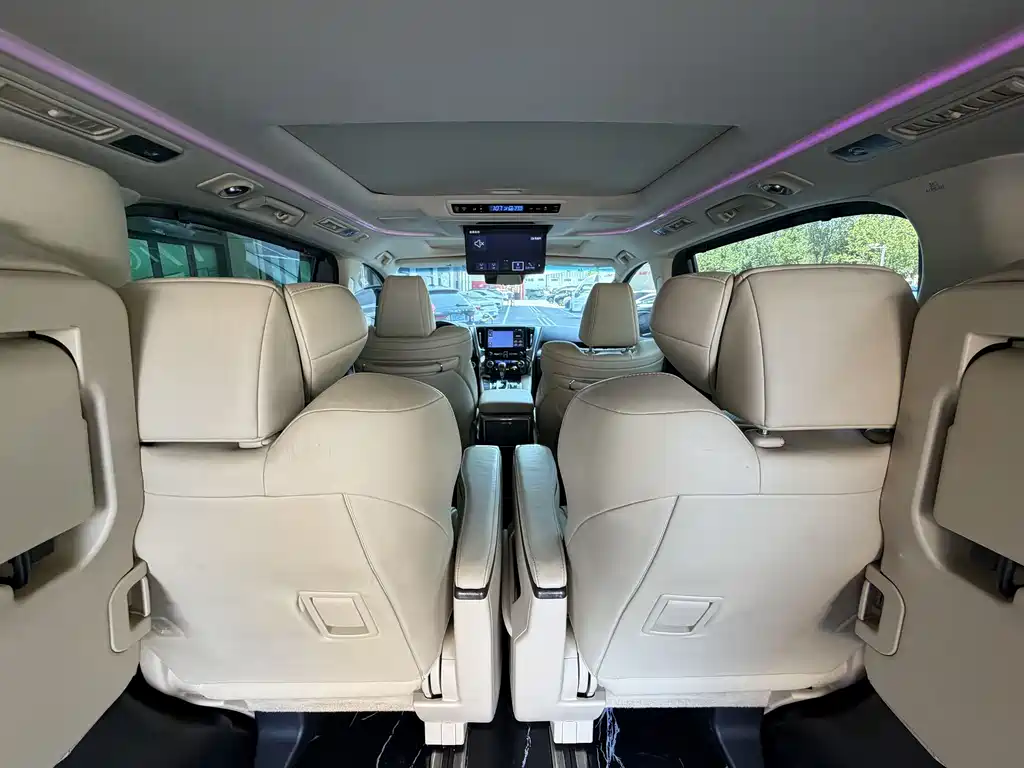 Vellfire Crown Dual Engine 2.5 L HV Distinguished