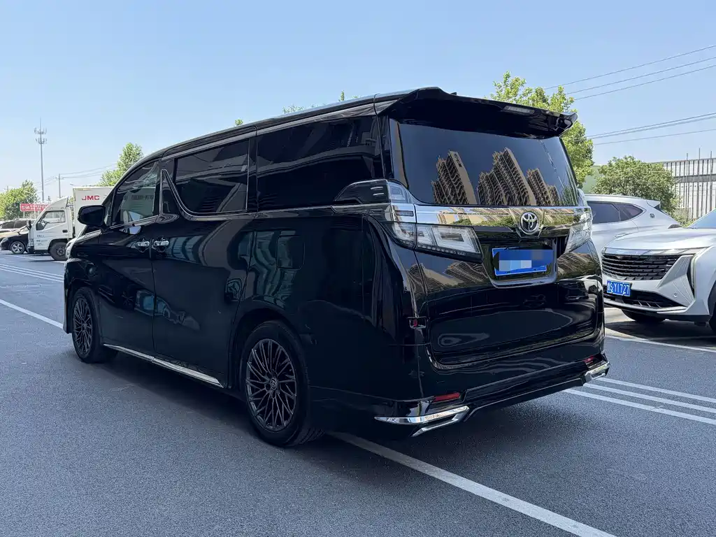 Vellfire Crown Dual Engine 2.5 L HV Distinguished