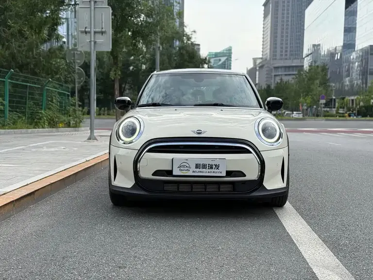 MINI Facelift 1.5 T COOPER Artist 5-door