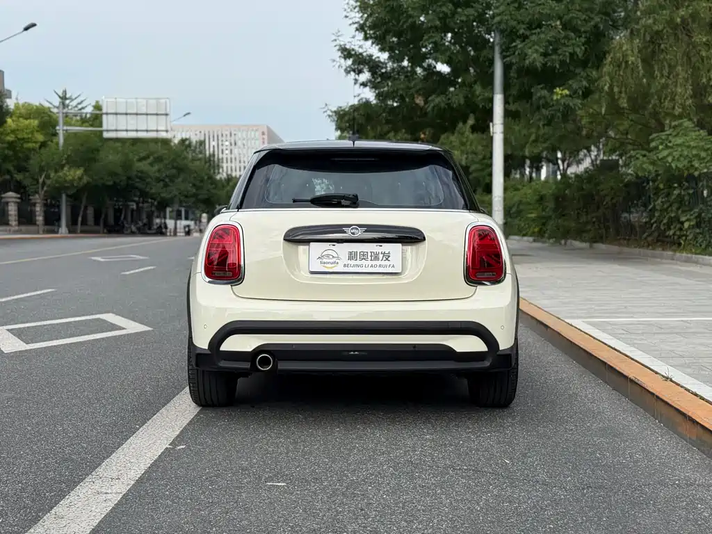 MINI Facelift 1.5 T COOPER Artist 5-door