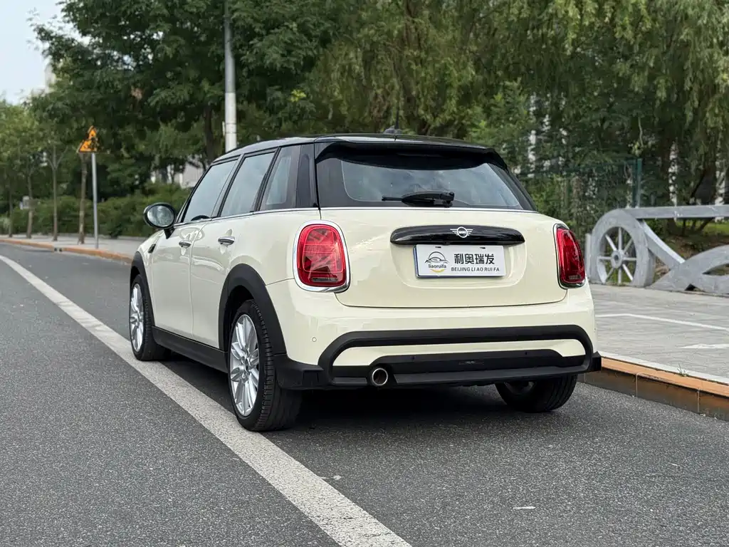 MINI Facelift 1.5 T COOPER Artist 5-door