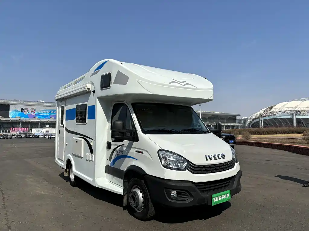 IVECO Daily 依维柯欧胜 2021款 3.0 T 自动专业底盘6吨加长轴双排底盘F1 C