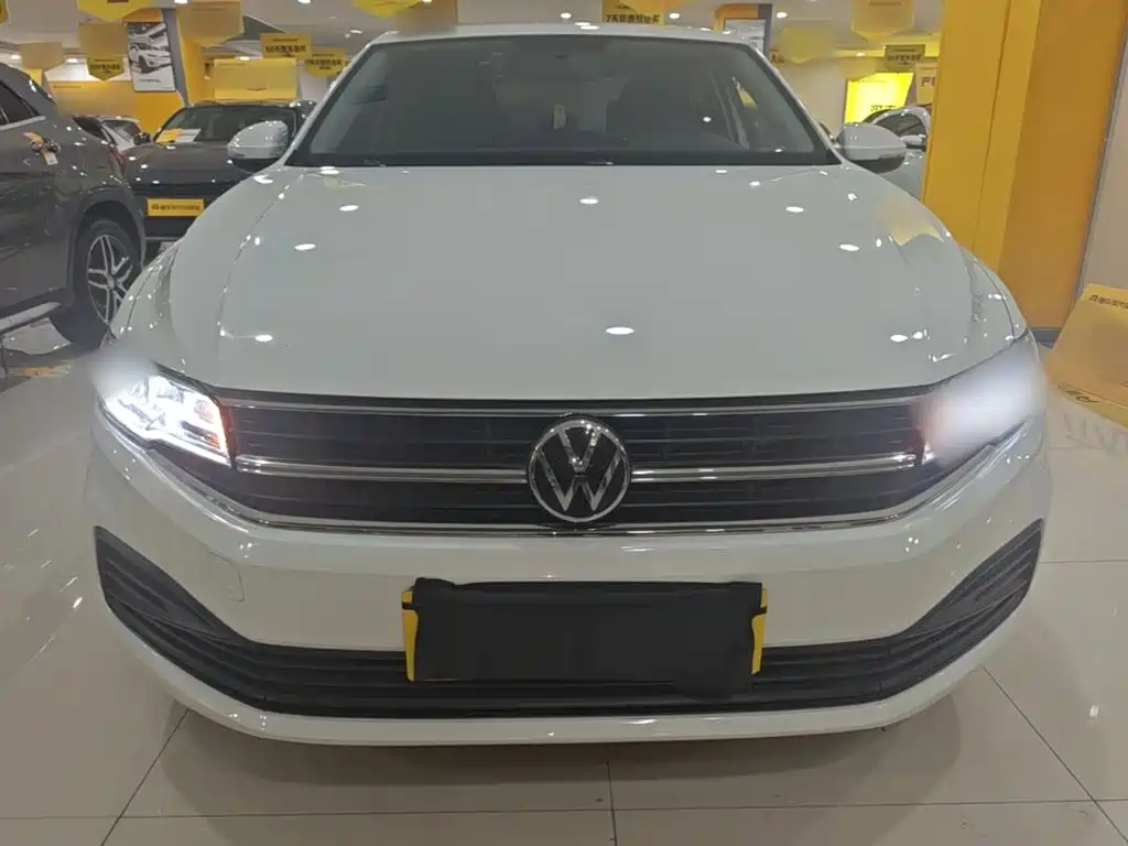Bora 1.5 L Auto Fashion Connected