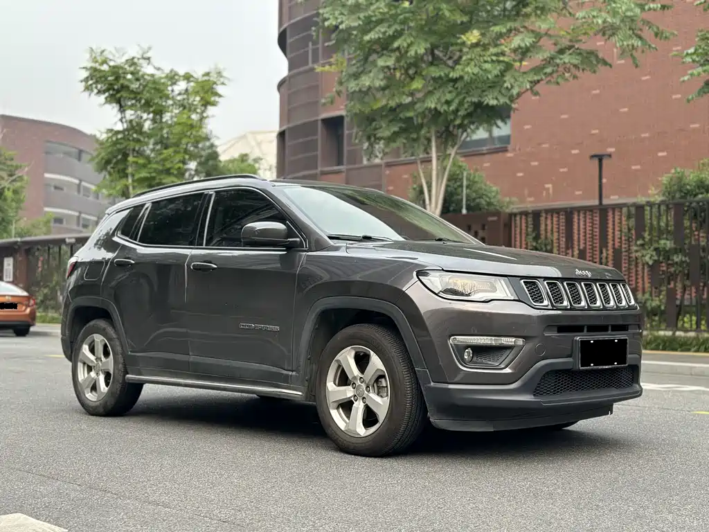 Compass 200 T Auto Home Enjoyment