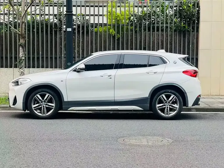 BMW X2 sDrive25 i Leading M Offroad Package