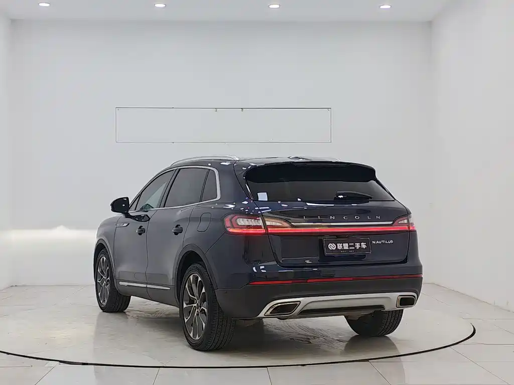 Nautilus 2.0 T 4 WD Graceful
