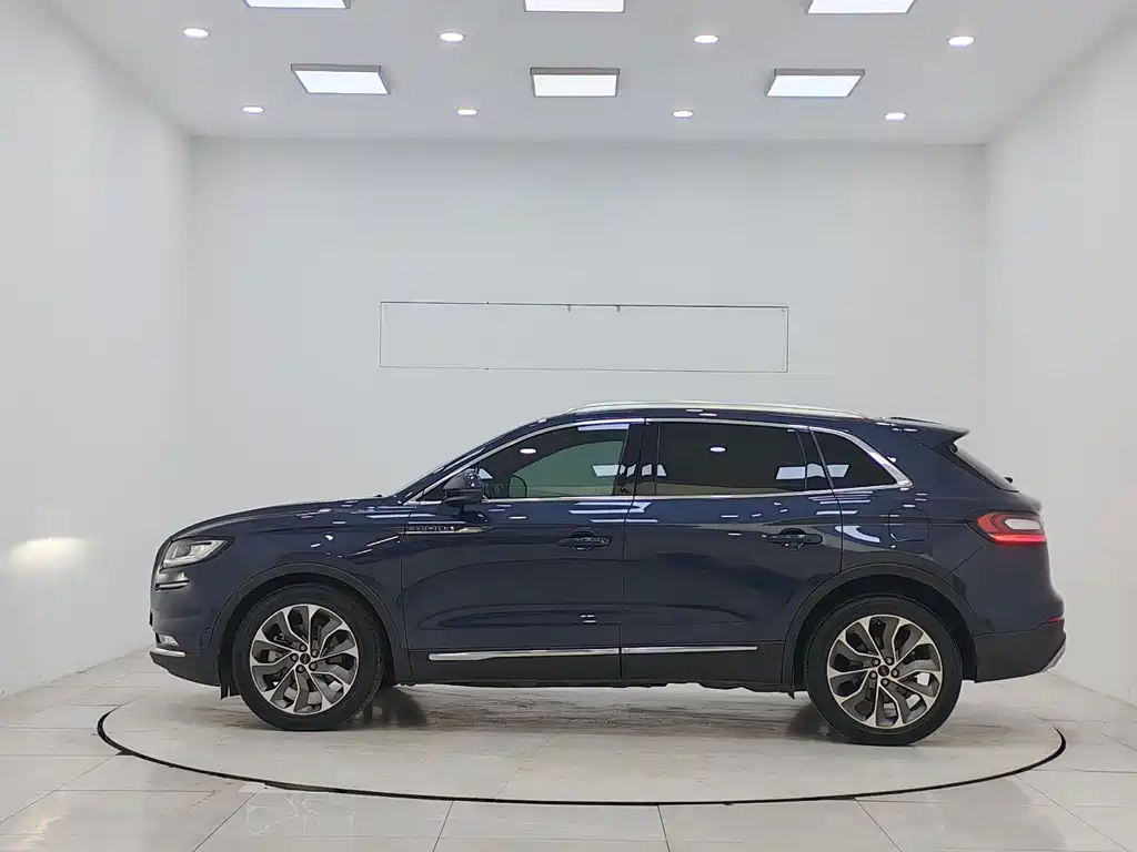 Nautilus 2.0 T 4 WD Graceful