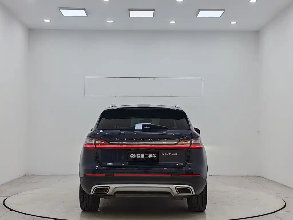 Nautilus 2.0 T 4 WD Graceful