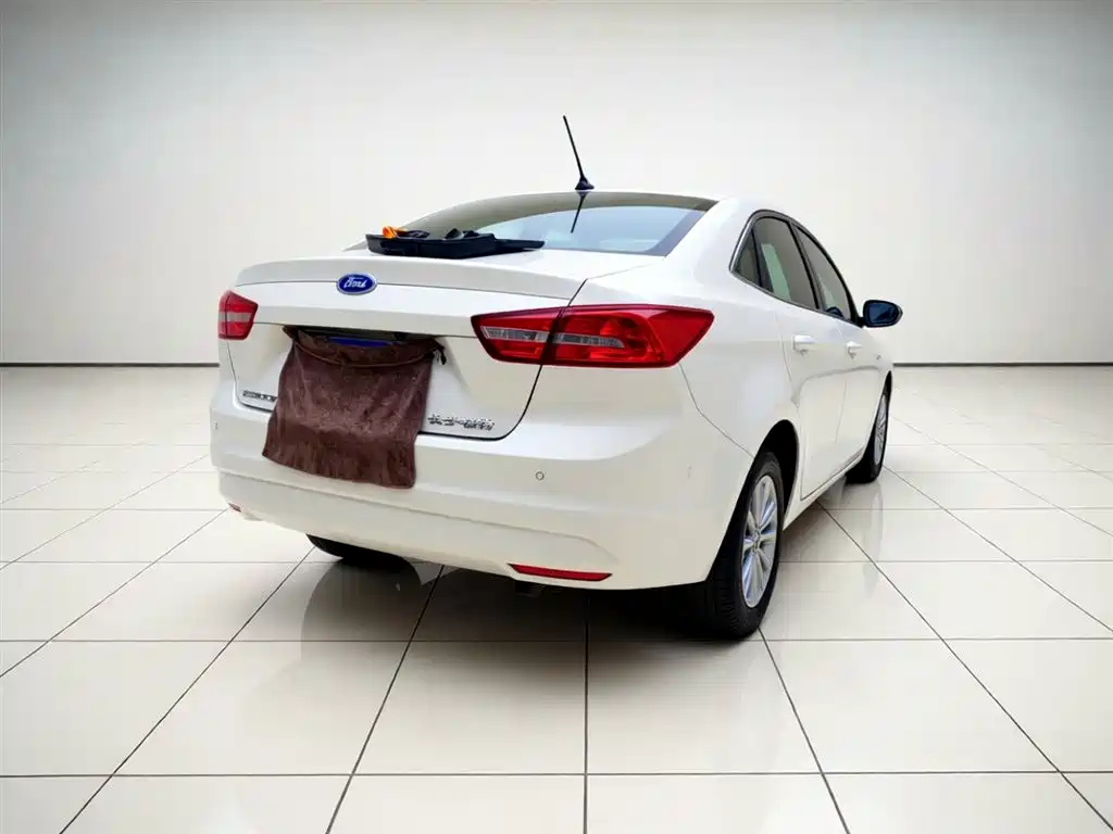 Escort Facelift 1.5 L Auto Comfort