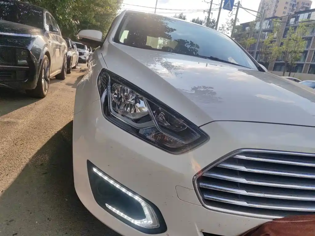 Escort Facelift 1.5 L Auto Comfort