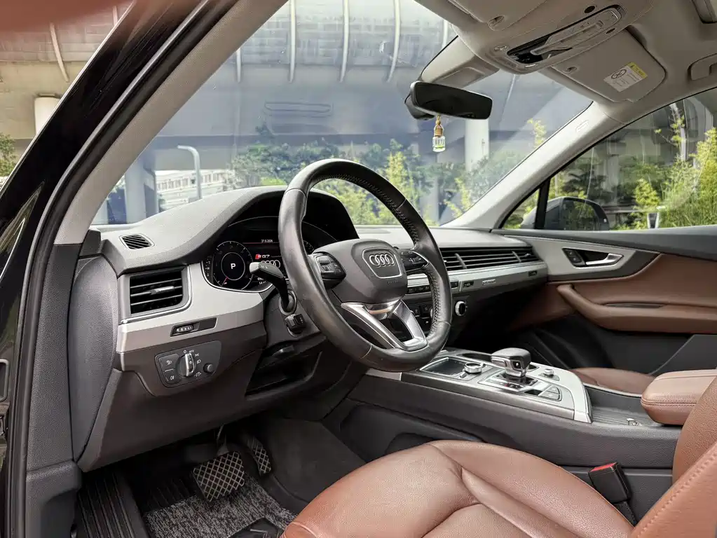 Audi Q7 55 TFSI Tech