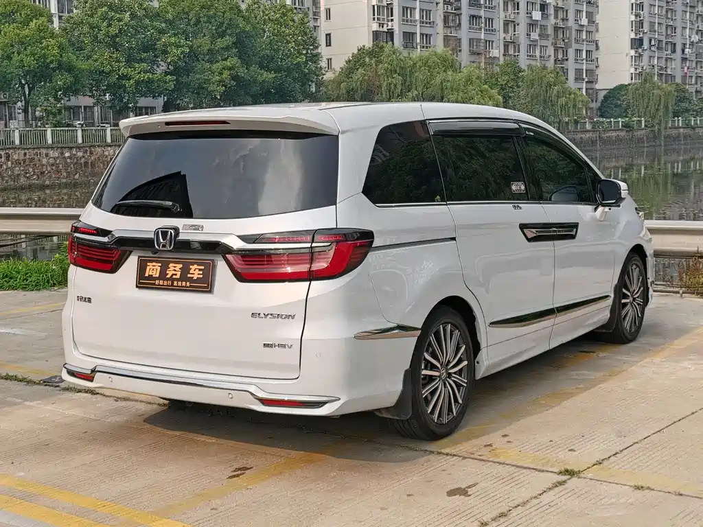 Elysion 2.0 L e:HEV Luxury