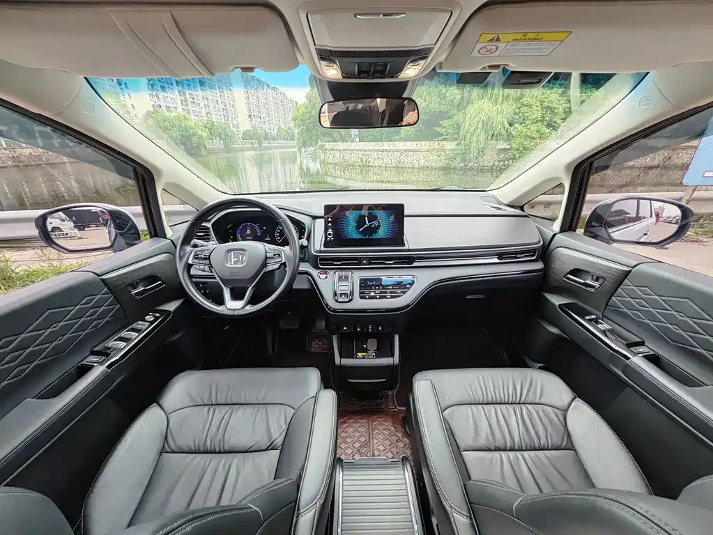 Elysion 2.0 L e:HEV Luxury